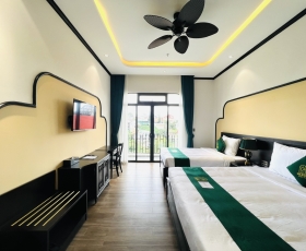 Deluxe Triple | Goldient Boutique