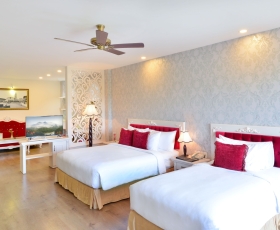 City Junior Suite Triple | Ladalat Hotel