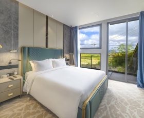 Deluxe Double With Balcony | New Century Đà Lạt 