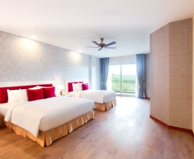 Valley Junior Suite Triple | Ladalat Hotel