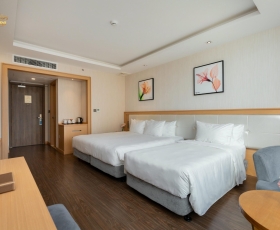 Hạng Phòng Deluxe Triple City View | Golden Era Vũng Tàu
