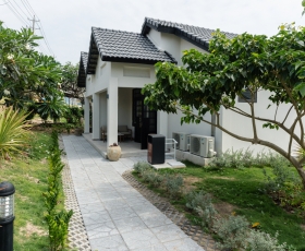 Bungalow Garden view