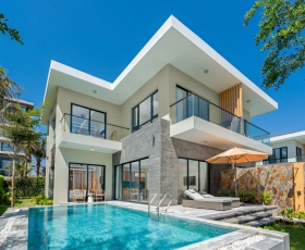 3 Bedroom Beach Front Pool Villa | Radisson Mũi Né