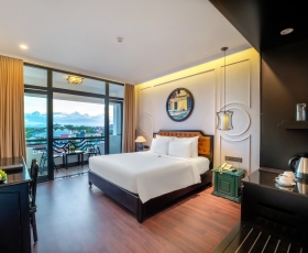 Deluxe room with balcony city view | Hadana Hội An