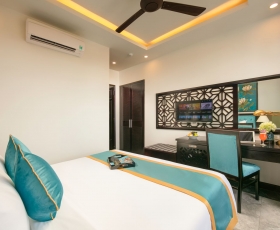 Deluxe Double/Twin Garden View & Balcony Room
