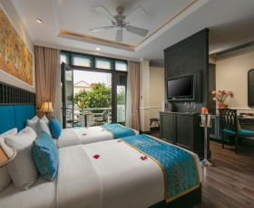 Suite Double/Twin with pool view 