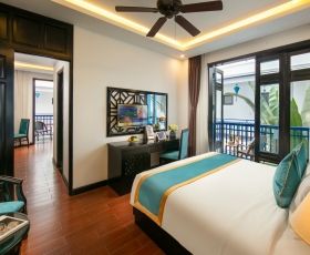 Suite Family Connecting Pool View & Balcony