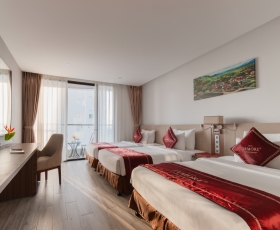 Senior Deluxe City View Triple | Le More