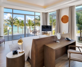 Beachfront Pool Villa 3BR - 6 khách