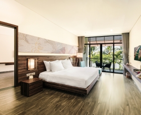 Executive Suite/ Connecting Room 