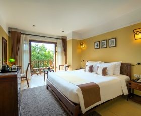 Deluxe Balcony | La Siesta Hội An