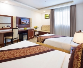 Deluxe City View | Paris Hotel