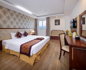 Deluxe Sea View | Paris Hotel 