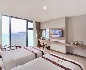 Senior Sea Room | Melissa Nha Trang