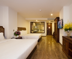 Family ban công city view | Red Sun