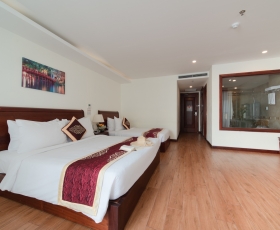 Junior Suite ban công view xéo biển | Red Sun
