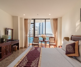 Deluxe ban công view xéo biển | Red Sun