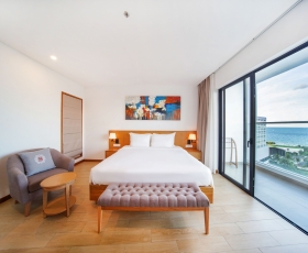 Premier Deluxe with Balcony | Selectum Noa