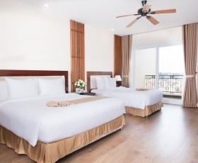 City Junior Suite Triple | Ladalat Hotel