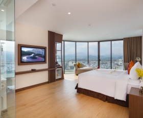 Suite | Regalia Gold