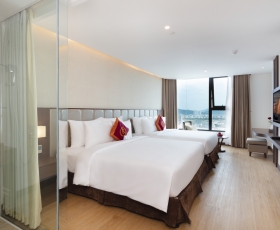 Family Partial Sea View | Regalia Gold