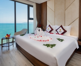 Deluxe Sea View High Floor | Senia Hotel