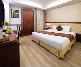 Superior No Window | Paris Hotel