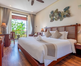 2BR Villa Private Pool & Garden View