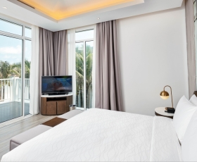 Beachfront Pool Villa 3BR - 2 khách