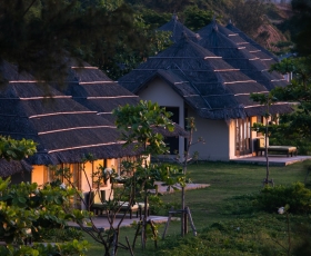 Deluxe Beachfront Bungalow | Crown Retreat Quy Nhơn