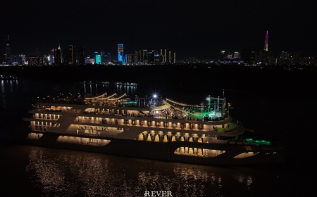 Ăn tối trên du thuyền Rever