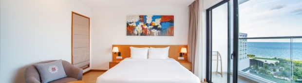 Premier Deluxe with Balcony | Selectum Noa