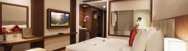 Superior With Window | Regalia Gold