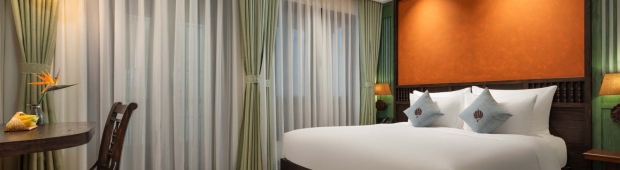 Signature Lantern Room 